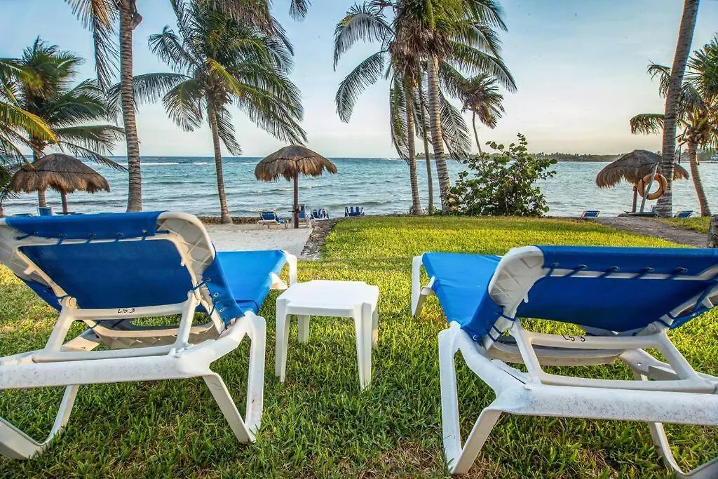 Caribbean Sea Front 2 Bedroom 2 Ba - Ground Floor- Large Pool -Seaweed-Free Beach Akumal